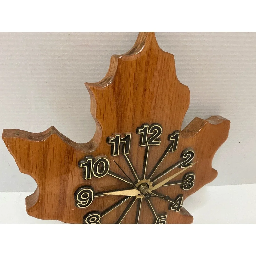 Vintage 1989 Maple Leaf Wall Clock Wood Gloss Cabin Decor 11in Rustic Works